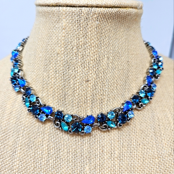 Lisner mid century blue stone necklace